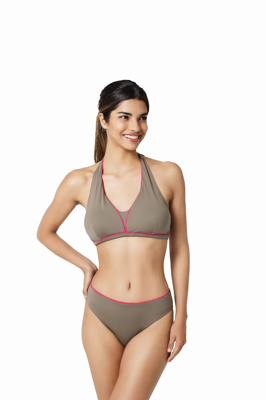 Two-Piece swimwear: Sustainable, adaptable bikini. Perfect for post-mastectomy and prothesis, UV protection included. Fashion meets function with La Versatile by ikonō.