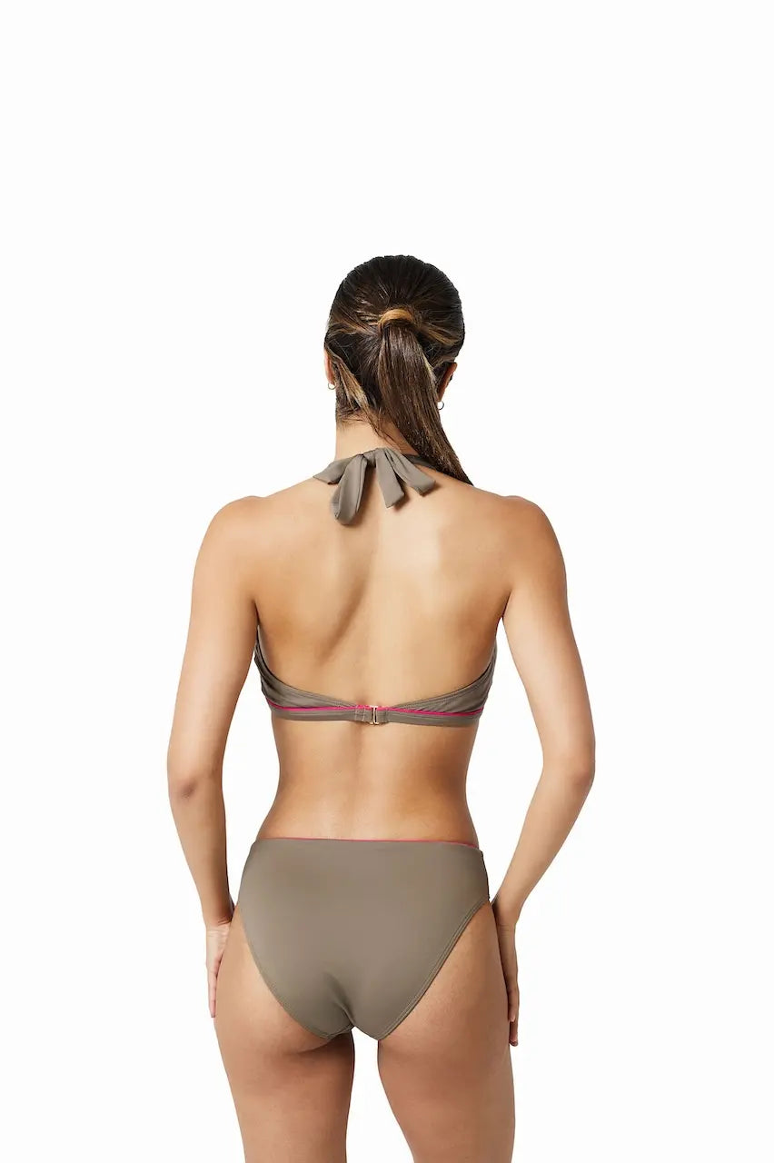 Two-Piece swimwear: Sustainable, adaptable bikini. Perfect for post-mastectomy and prothesis, UV protection included. Fashion meets function with La Versatile by ikonō.
